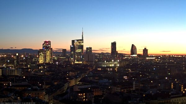 milano-all’alba-senza-nebbia,-senza-nubi-dopo-tanto-tempo